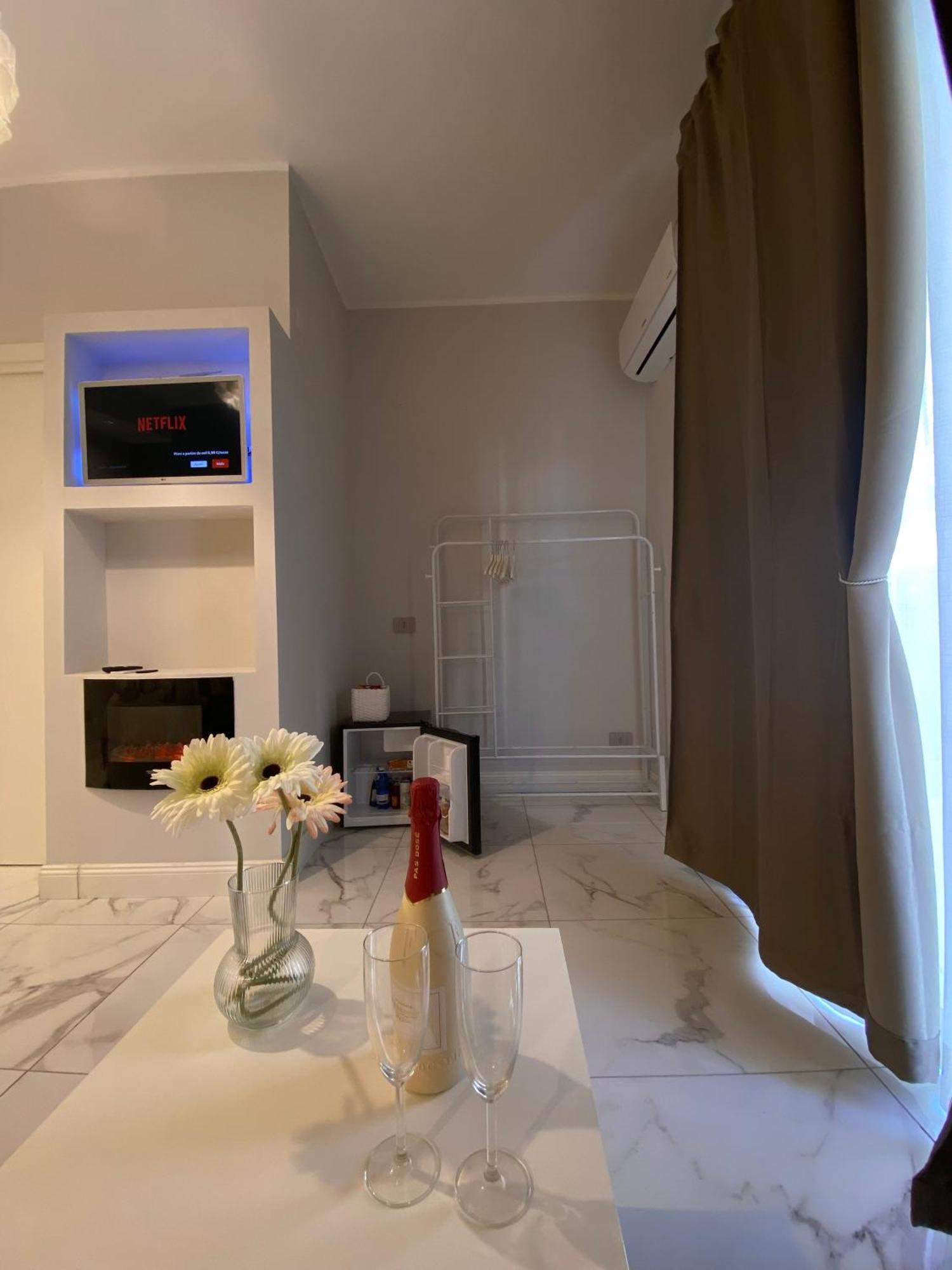 La Dimora Di Marti " Vicino Al Centro Storico Di Napoli" B&B 외부 사진